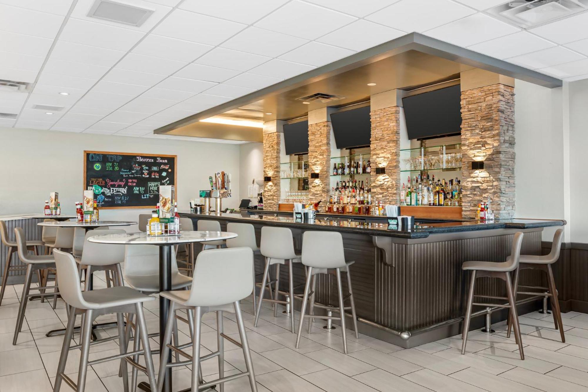 Holiday Inn Louisville Airport South By Ihg Exterior photo
